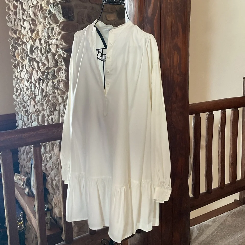 Elizebeth and James white dress, Small - Picture 3 of 6